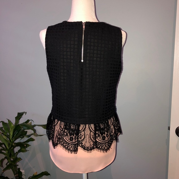 Sleeveless lace layer top - Picture 2 of 6